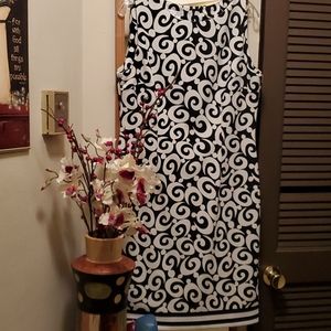 BLK AND WHT SLEEVELESS DRESS